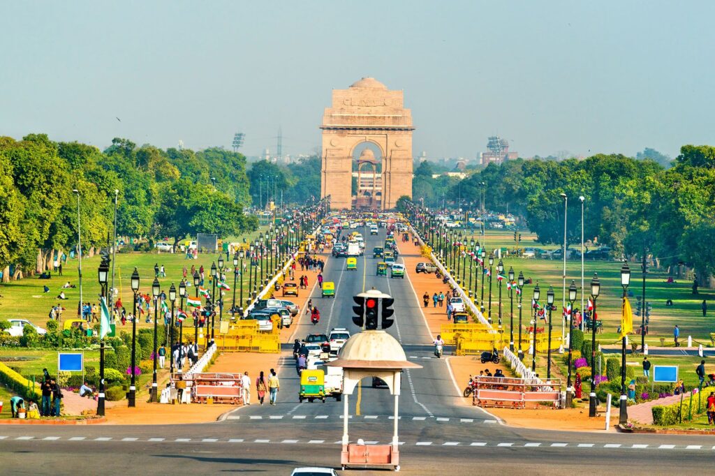 Car scrapping in Delhi NCR with VSCRAPIT – view of Rajpath and India Gate representing vehicle recycling awareness in Delhi.