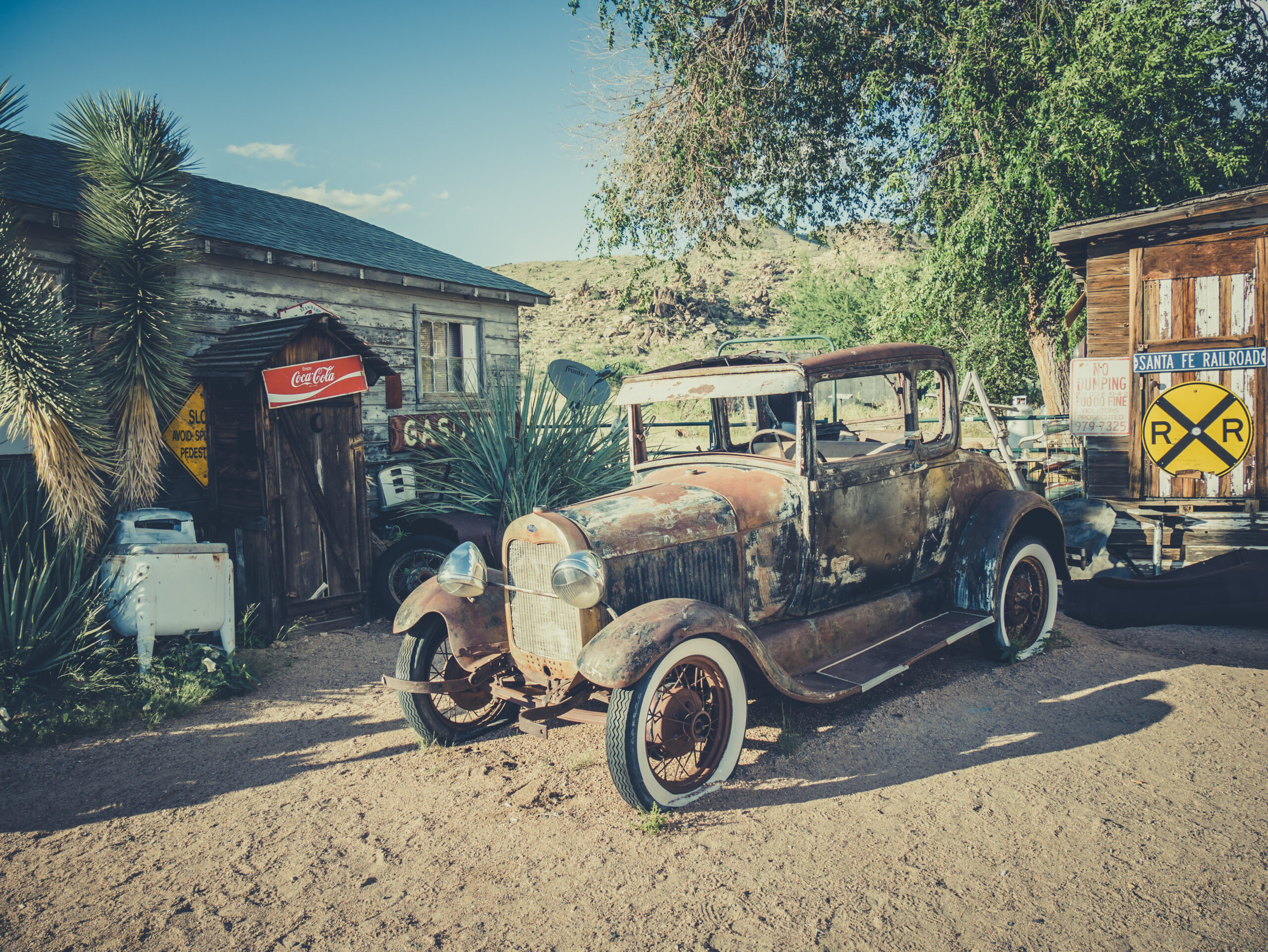 ARIZONA, USA - SEPTEMBER 06: Old gas station in historic Route 66 on September 06, 2015 in Arizona, United States. Route 66 was established on November 11, 1926.